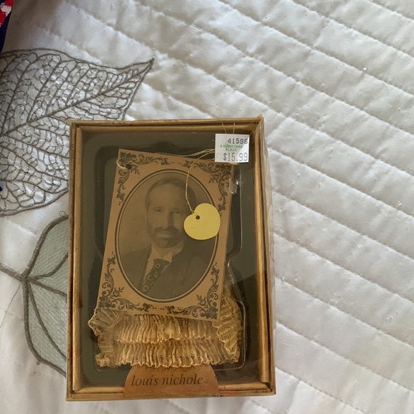 A Louis Nichole collection. 4 pieces - Picture 4 of 7